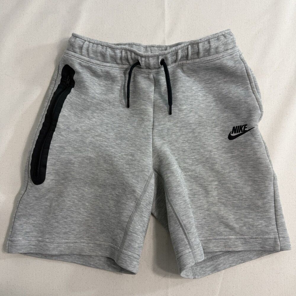 Boy’s Nike Tech Fleece Gray Athletic Shorts Size Large Zipper Pocket FD3289-063